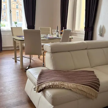 Center Apartment *