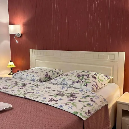Center Apartment *