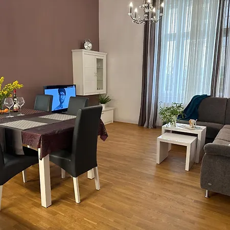 Center Apartment *
